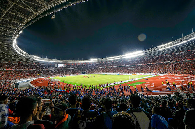 Vario-Tessar T* FE 16-35mm F4 ZA OSS Vario-Tessar T* FE 16-35mm F4 ZA OSS