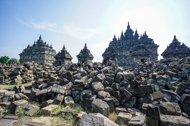 Vario-Tessar T* FE 16-35mm F4 ZA OSS Vario-Tessar T* FE 16-35mm F4 ZA OSS